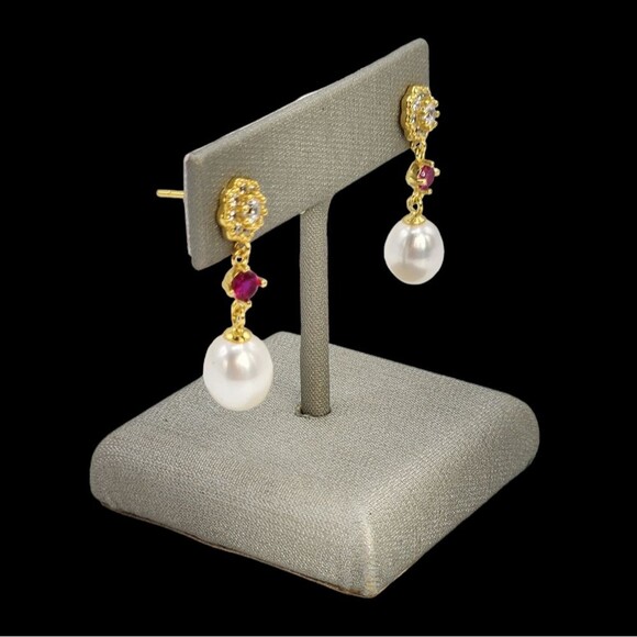 925S Red Gemstones‎ Stud Earrings With Cultured Freshwater Pearl and Zirconia - Picture 7 of 12